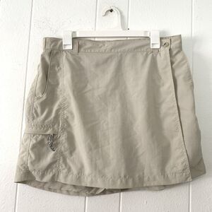 Columbia Womens Large Skort Skirt Shorts Khaki Nylon Athletic Fishing Pockets